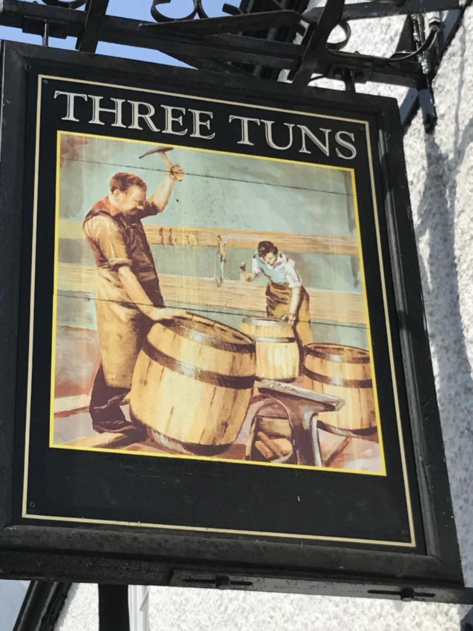 מלון צ'פסטו The Three Tuns מראה חיצוני תמונה